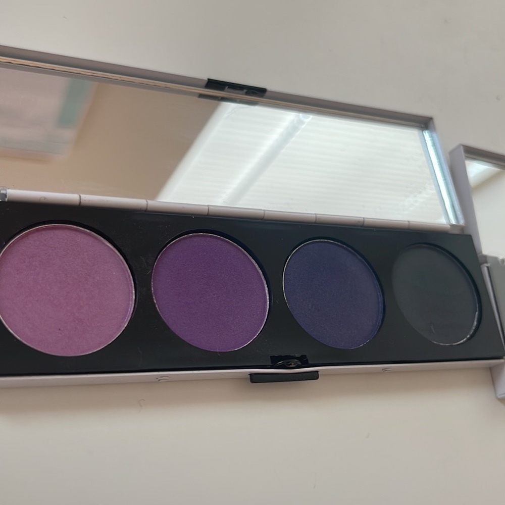MAC Archie - Bundle of Eyeshadow Quads - Caramel Sundae & Spoiled Rich - Picture 4 of 5